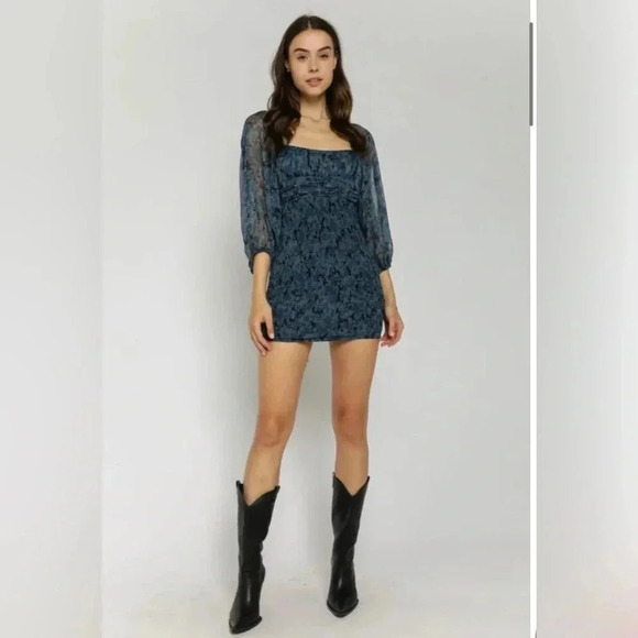 Olivaceous NWT‎ Smocked Print Mini Boutique Dress medium - Picture 3 of 9